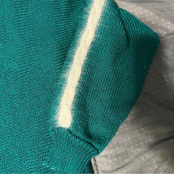 Knit concepts vintage sweater greenish & white bead accents one spot size small - Picture 8 of 9